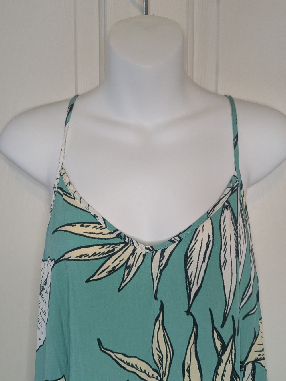 CUPSHE Green Tropical Floral Plunging Maxi Dress Boho Beach Summer Size Small - Picture 3 of 9